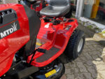 MTD Smart RF 130 H Rasentraktor inkl. Mulchkit und Seitendeflektor – Detailansicht