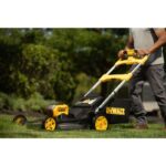 DeWALT - Akku-Rasenmäher 54V, Schnittbreite 53 cm, mit Antrieb – Detailansicht