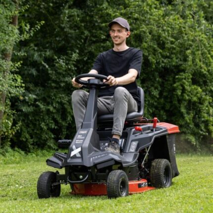 Benzin-Rasenmu00e4hertraktor mit Elektrostarter 196cc 61cm Scheppach – Detailansicht