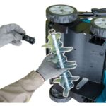 Makita UV001GZ Akku-Vertikutierer – Detailansicht